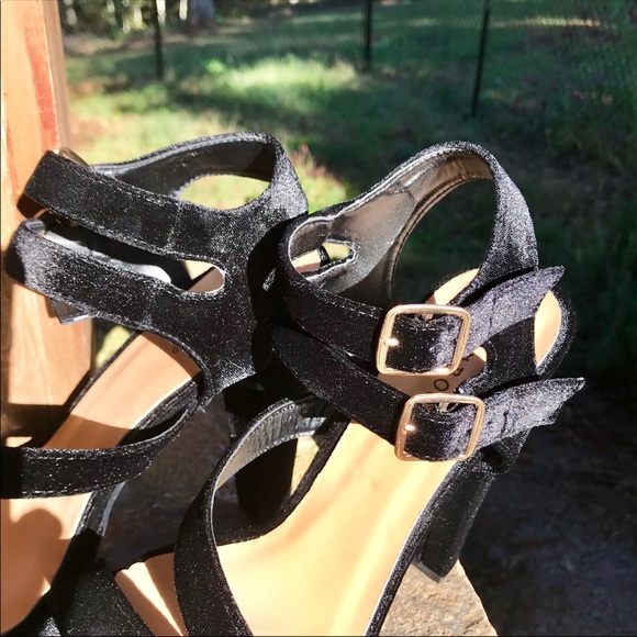 NWT VELVET PLATFORM SANDAL - Picture 3 of 4